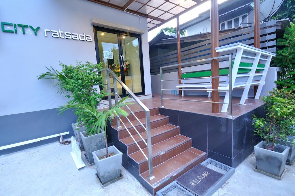 City Ratsada Lampang Buitenkant foto