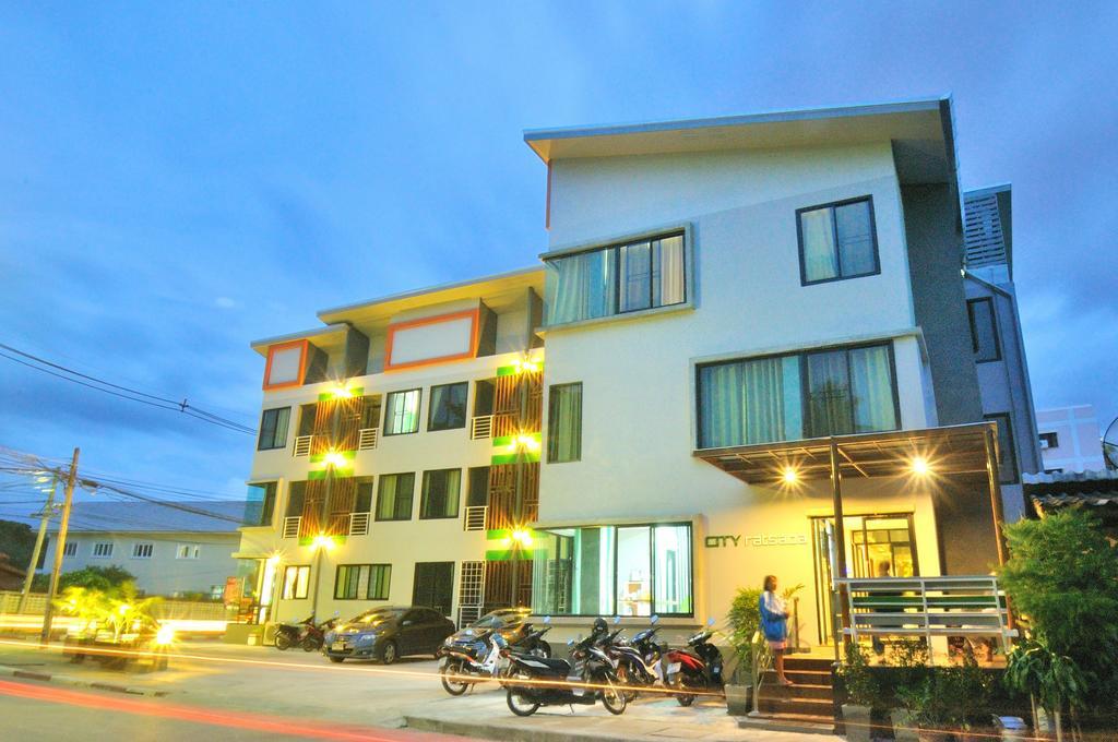 City Ratsada Lampang Buitenkant foto